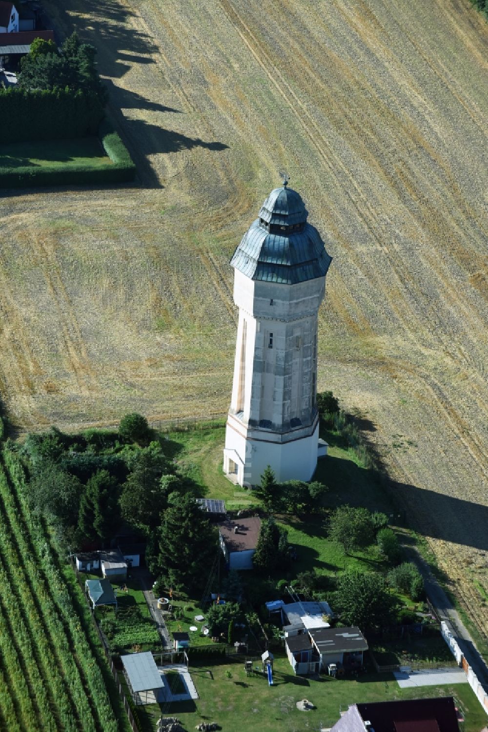 Engelsdorf aus der Vogelperspektive: Industriedenkmal Wasserturm in Engelsdorf im Bundesland Sachsen