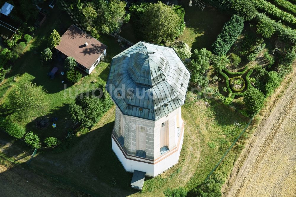 Engelsdorf aus der Vogelperspektive: Industriedenkmal Wasserturm in Engelsdorf im Bundesland Sachsen