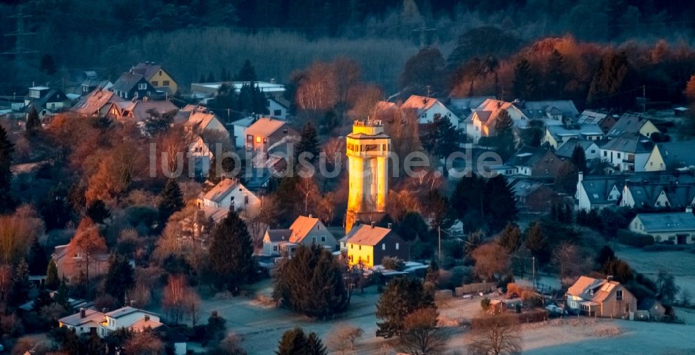 Luftbild Witten - Industriedenkmal Wasserturm - gelb erstrahlend im Sonnenaufgang im Ortsteil Bommern in Witten im Bundesland Nordrhein-Westfalen