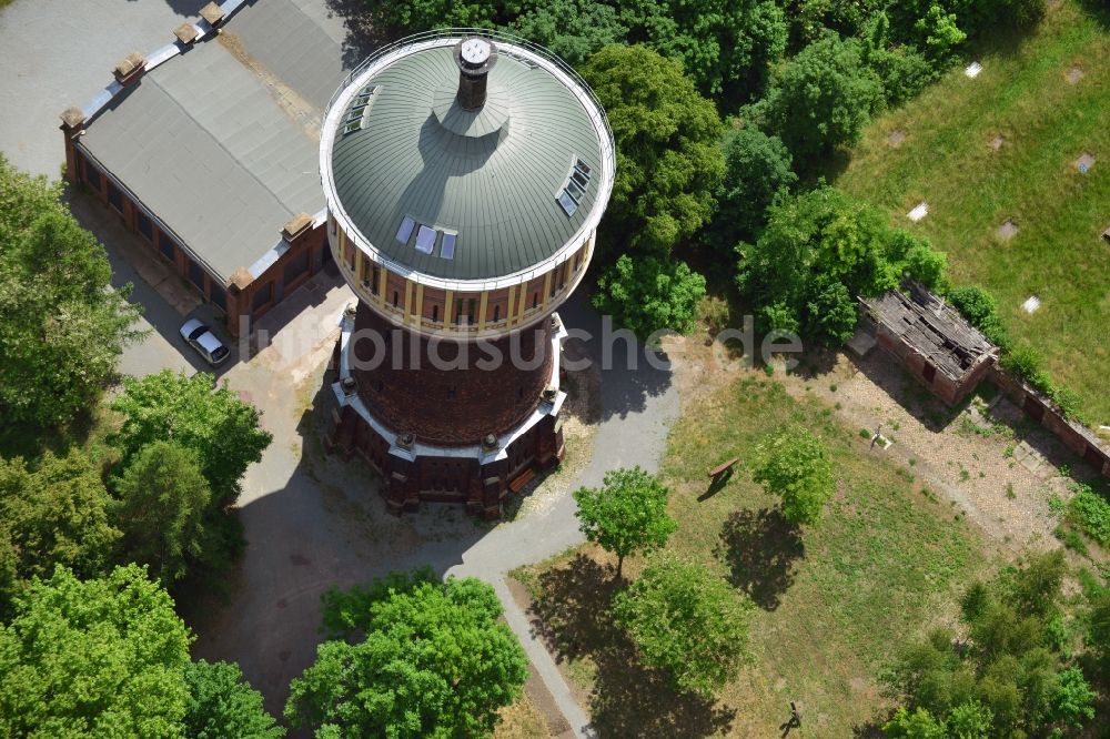 Magdeburg von oben - Industriedenkmal Wasserturm in Magdeburg im Bundesland Sachsen-Anhalt