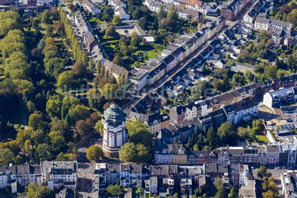 Luftaufnahme Mönchengladbach - Industriedenkmal Wasserturm in Mönchengladbach im Bundesland Nordrhein-Westfalen, Deutschland