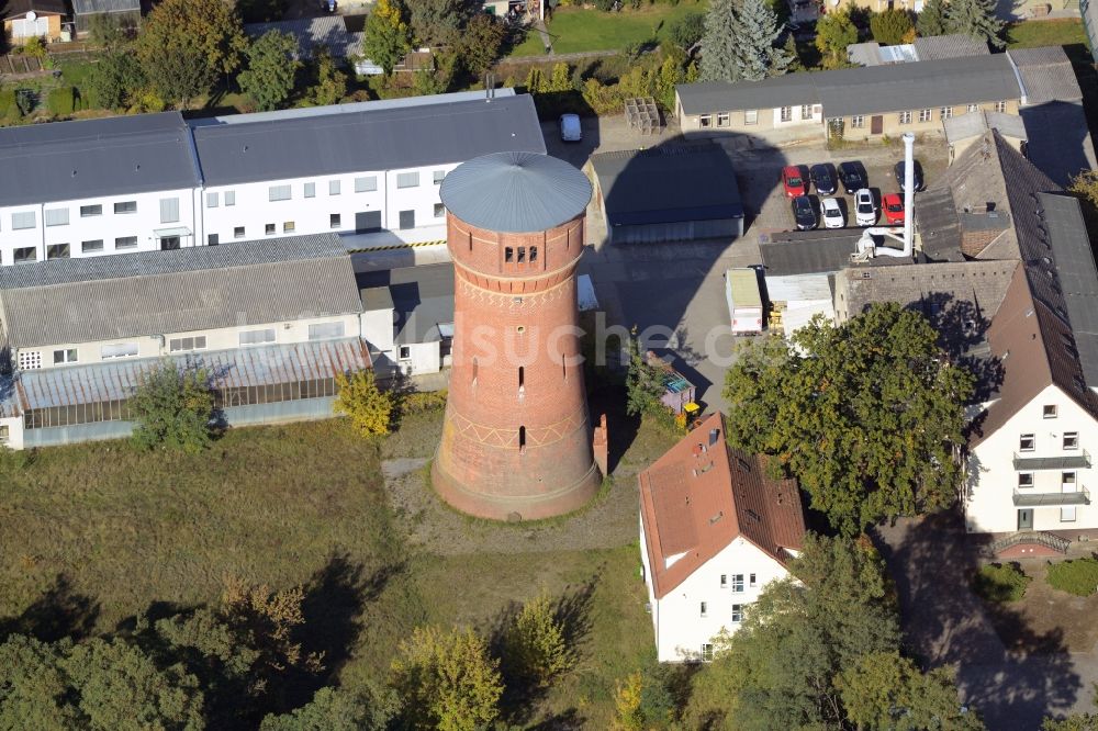 Oranienburg von oben - Industriedenkmal Wasserturm in Oranienburg im Bundesland Brandenburg