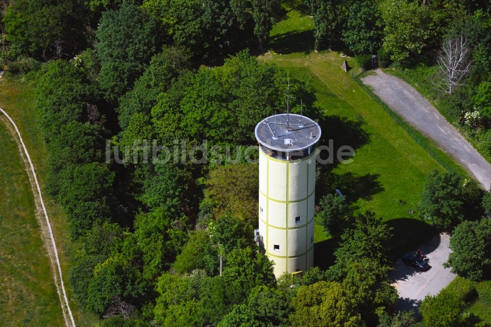 Luftaufnahme Wiesbaden - Industriedenkmal Wasserturm im Ortsteil Sonnenberg in Wiesbaden im Bundesland Hessen, Deutschland