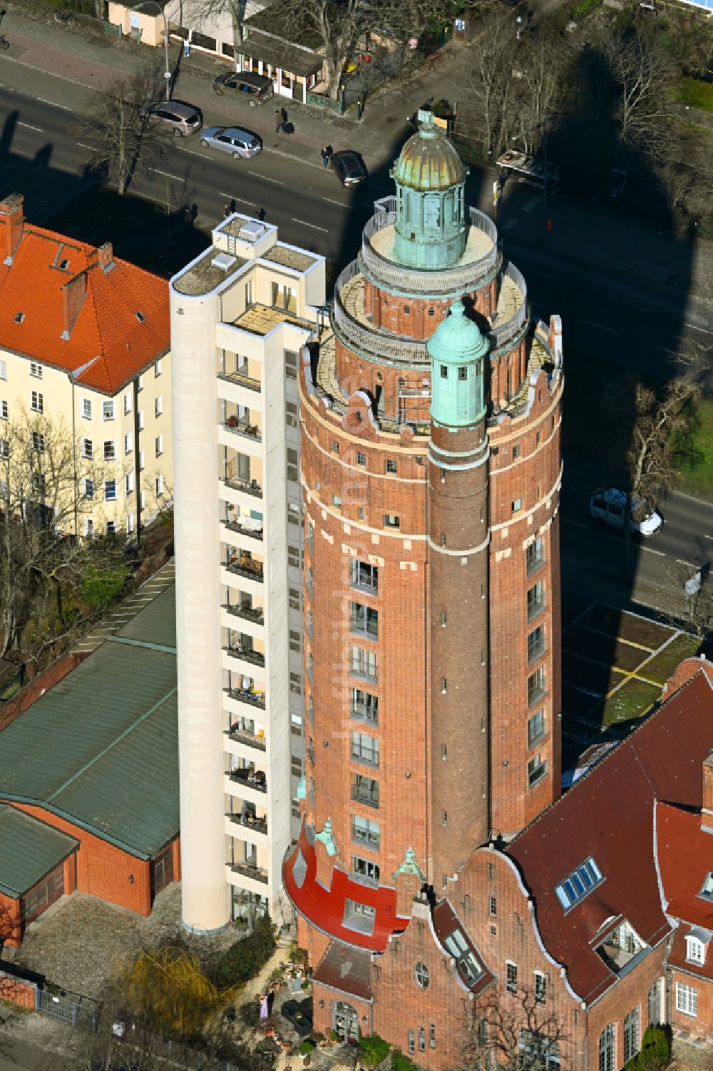 Berlin von oben - Industriedenkmal Wasserturm im Ortsteil Westend in Berlin, Deutschland