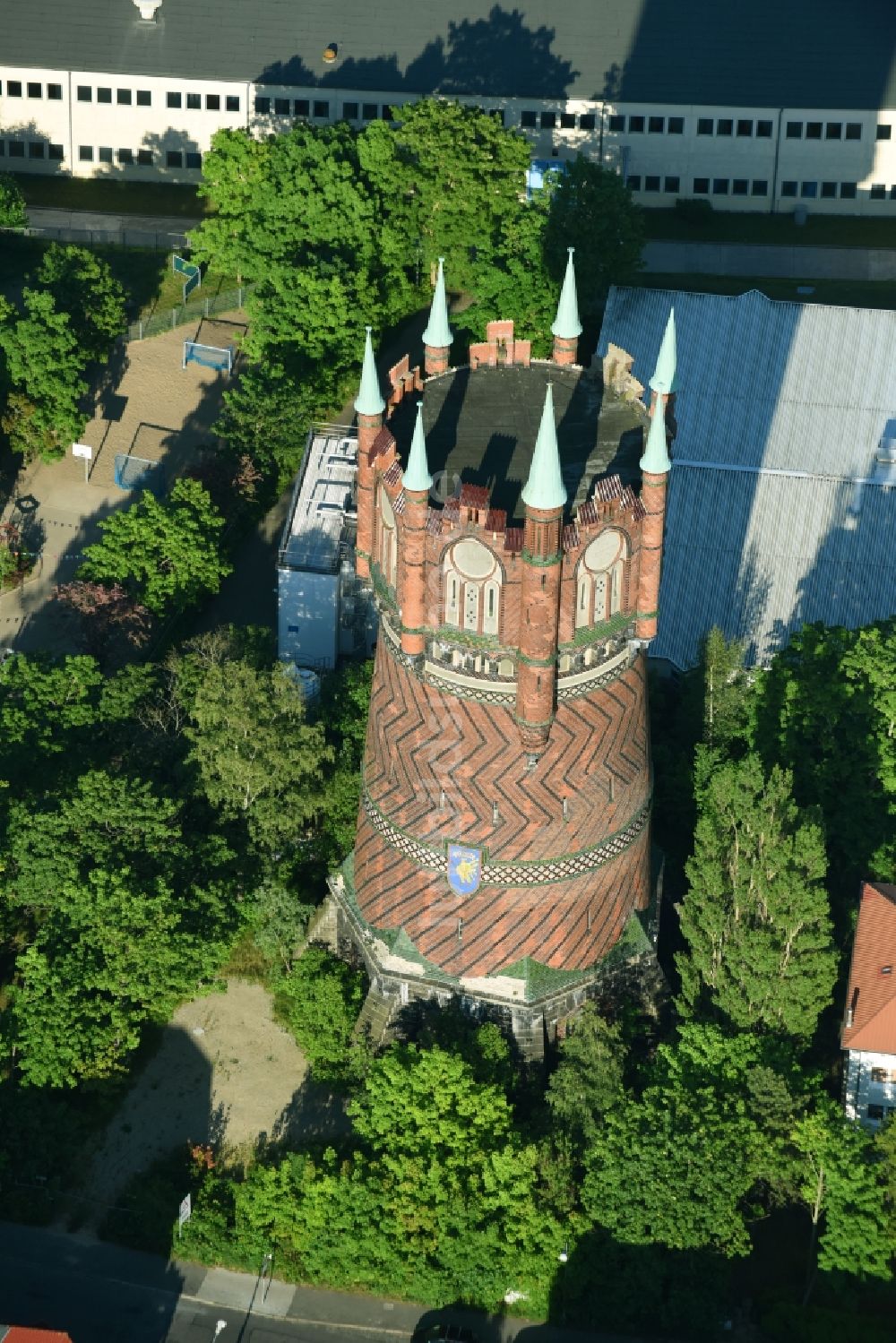 Rostock von oben - Industriedenkmal Wasserturm in Rostock im Bundesland Mecklenburg-Vorpommern, Deutschland