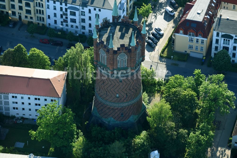 Luftbild Rostock - Industriedenkmal Wasserturm in Rostock im Bundesland Mecklenburg-Vorpommern, Deutschland