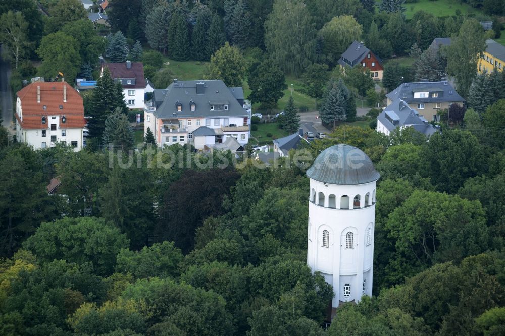 Burgstädt von oben - Industriedenkmal Wasserturm Taurasteinturm in Burgstädt im Bundesland Sachsen