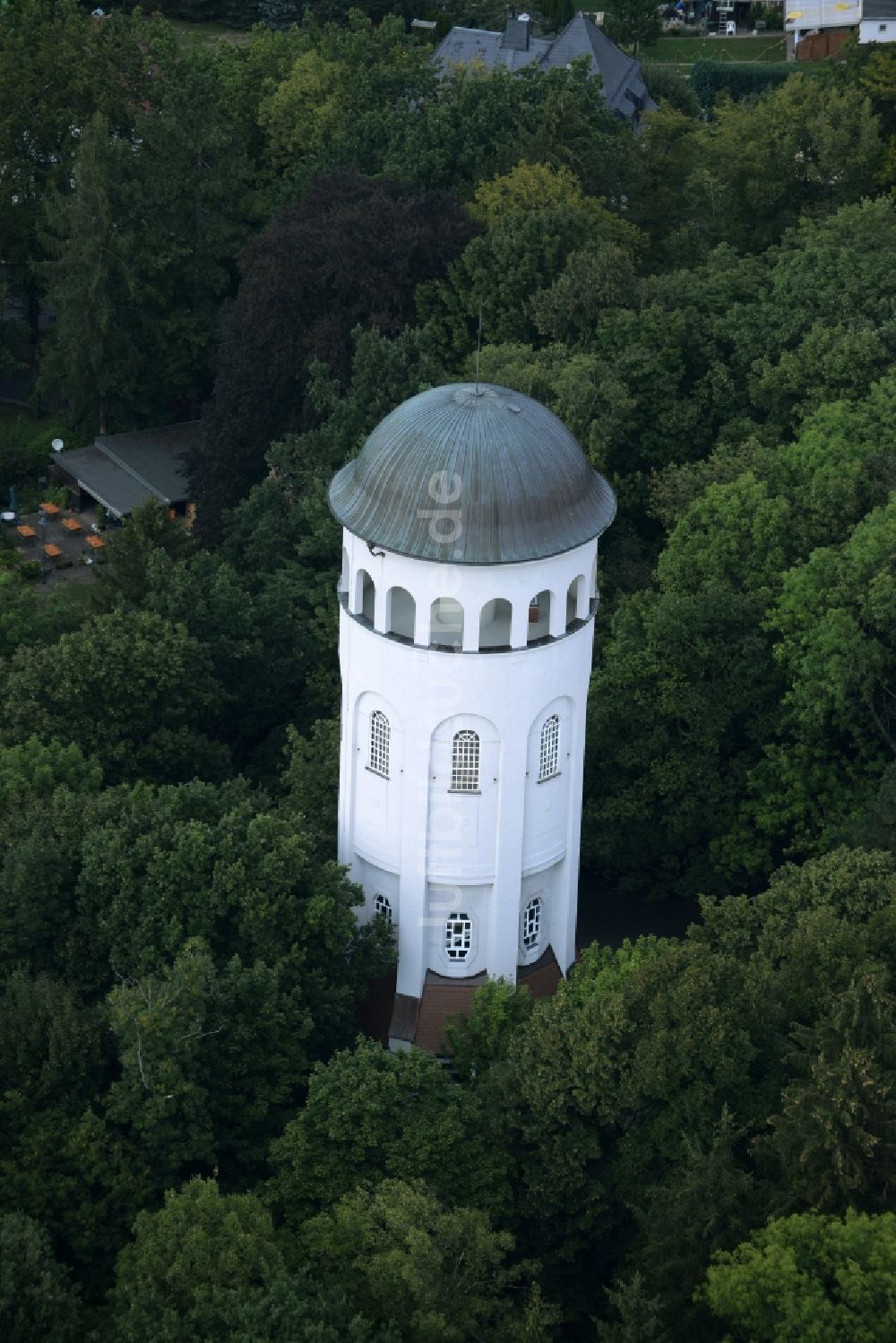 Luftaufnahme Burgstädt - Industriedenkmal Wasserturm Taurasteinturm in Burgstädt im Bundesland Sachsen