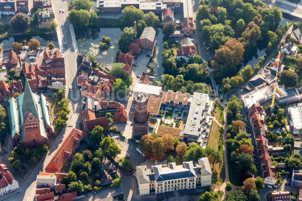 Luftbild Lüneburg - Industriedenkmal Wasserturm Wasserturmmuseum in Lüneburg im Bundesland Niedersachsen, Deutschland