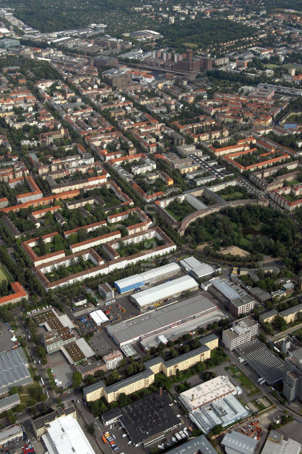 Berlin aus der Vogelperspektive: Industriegebiet an der Bessemerstraße , Eythstraße in Berlin-Tempelhof