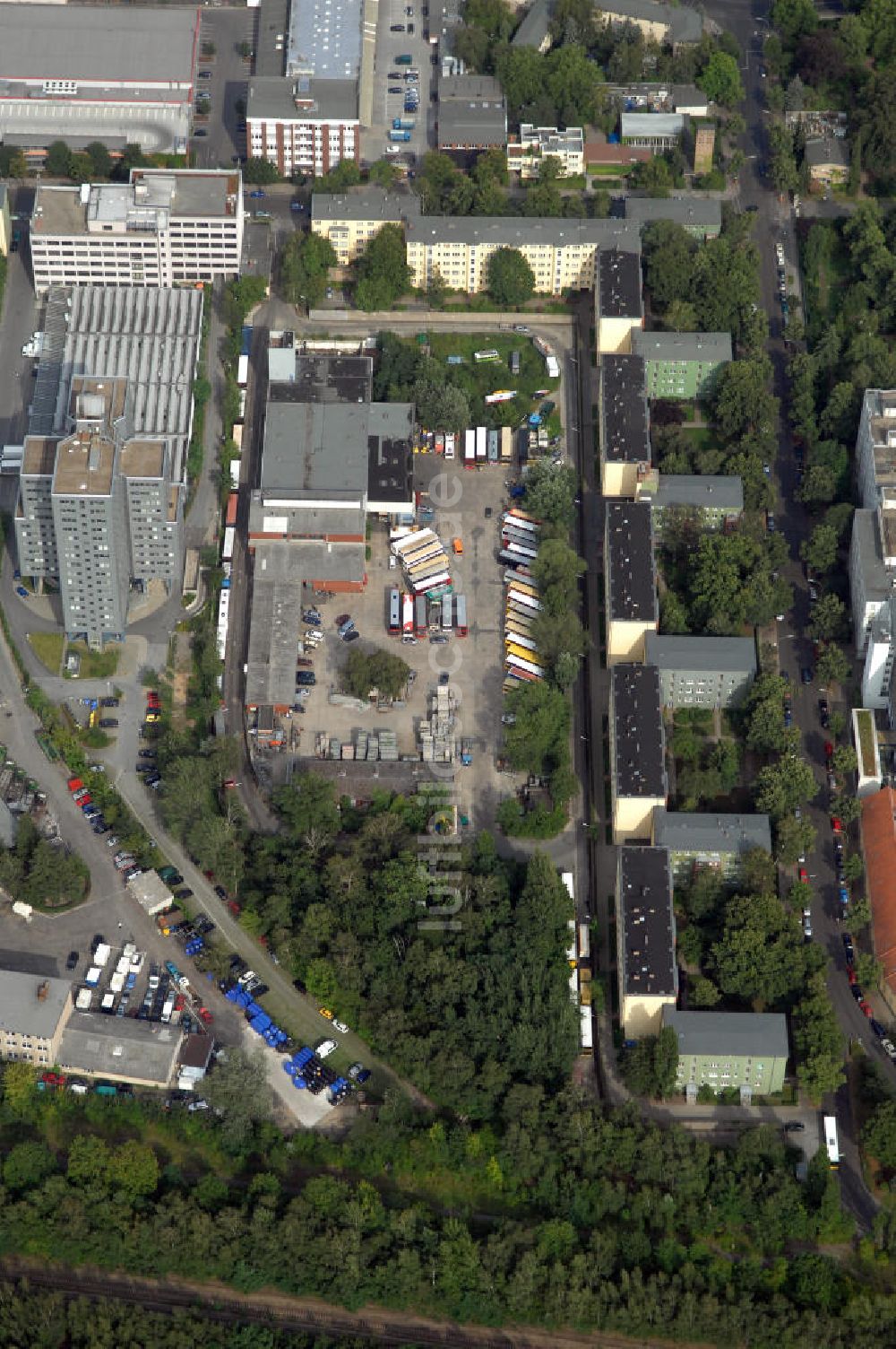 Berlin aus der Vogelperspektive: Industriegebiet an der Bessemerstraße , Eythstraße in Berlin-Tempelhof