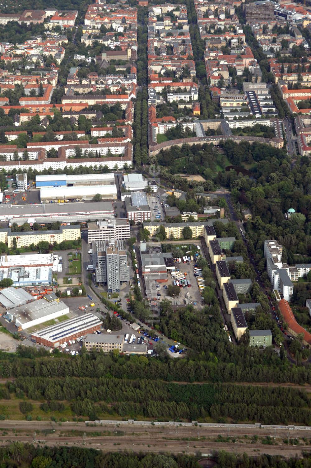 Berlin aus der Vogelperspektive: Industriegebiet an der Bessemerstraße , Eythstraße in Berlin-Tempelhof