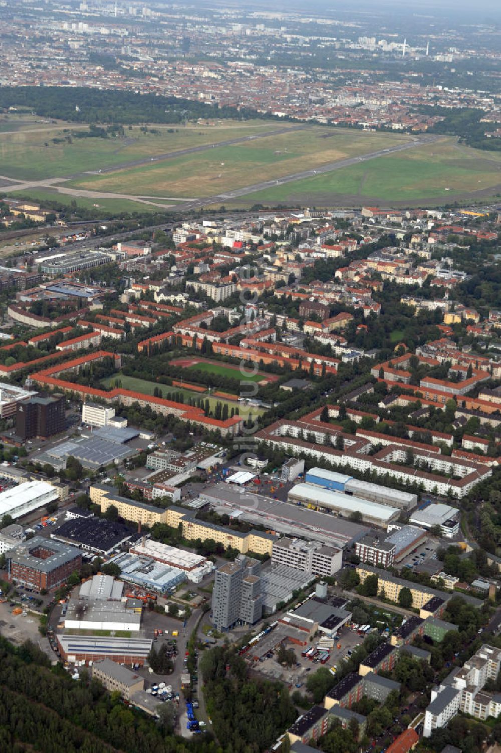 Berlin von oben - Industriegebiet an der Bessemerstraße , Eythstraße in Berlin-Tempelhof