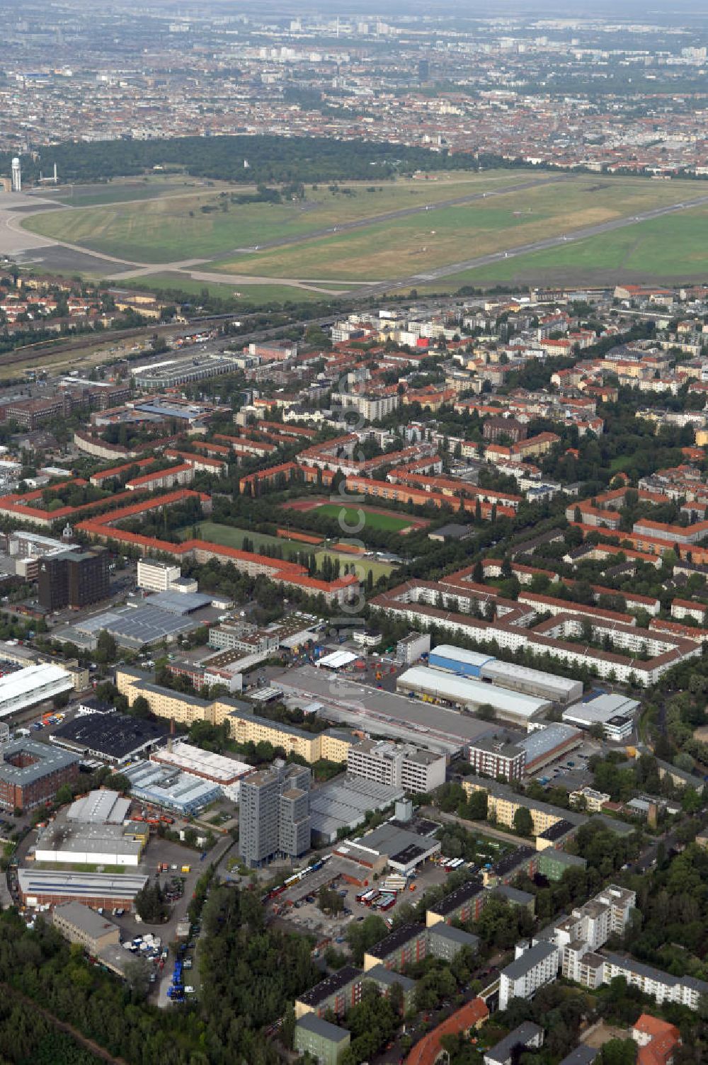 Berlin aus der Vogelperspektive: Industriegebiet an der Bessemerstraße , Eythstraße in Berlin-Tempelhof