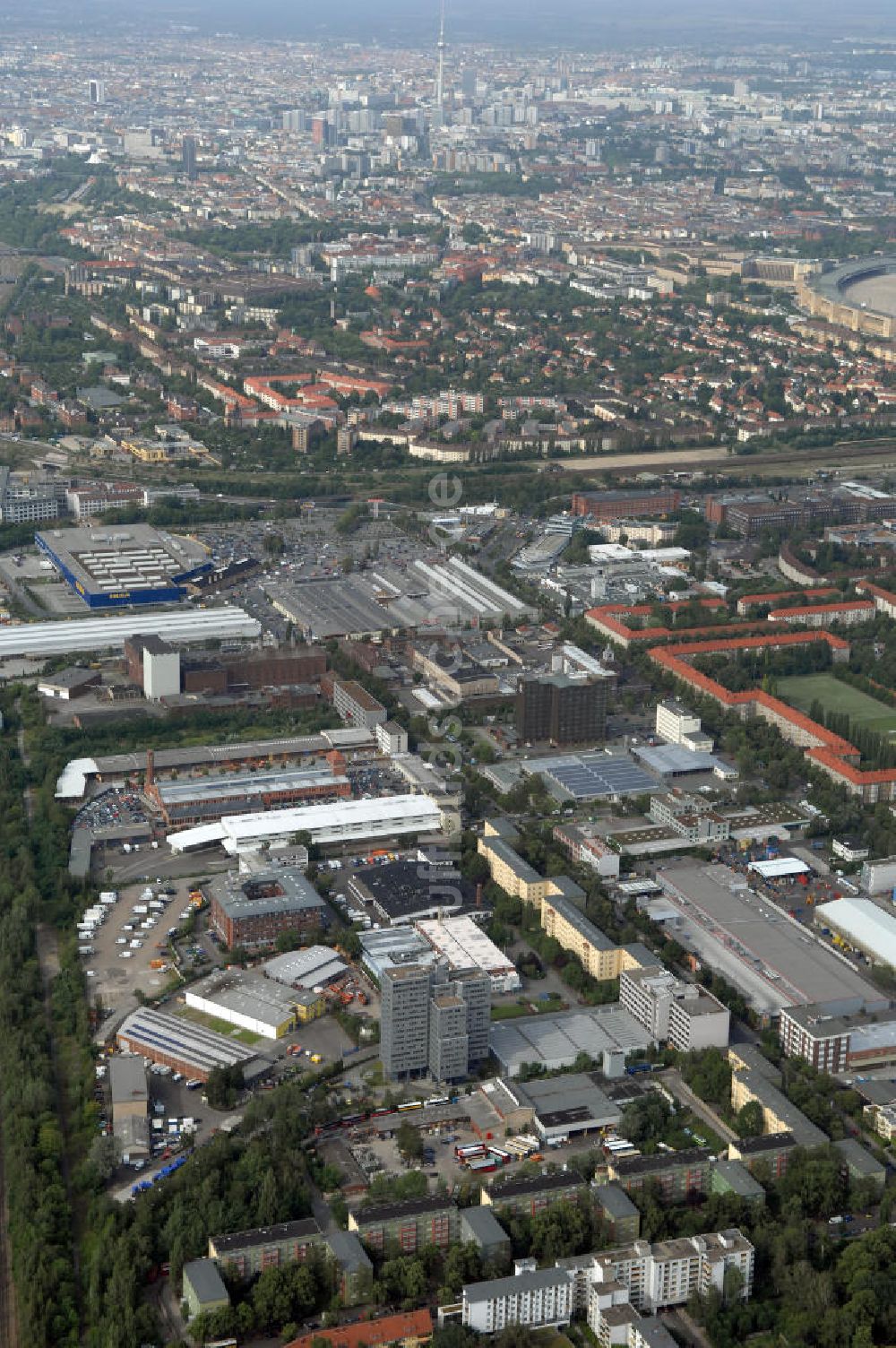 Berlin aus der Vogelperspektive: Industriegebiet an der Bessemerstraße , Eythstraße in Berlin-Tempelhof