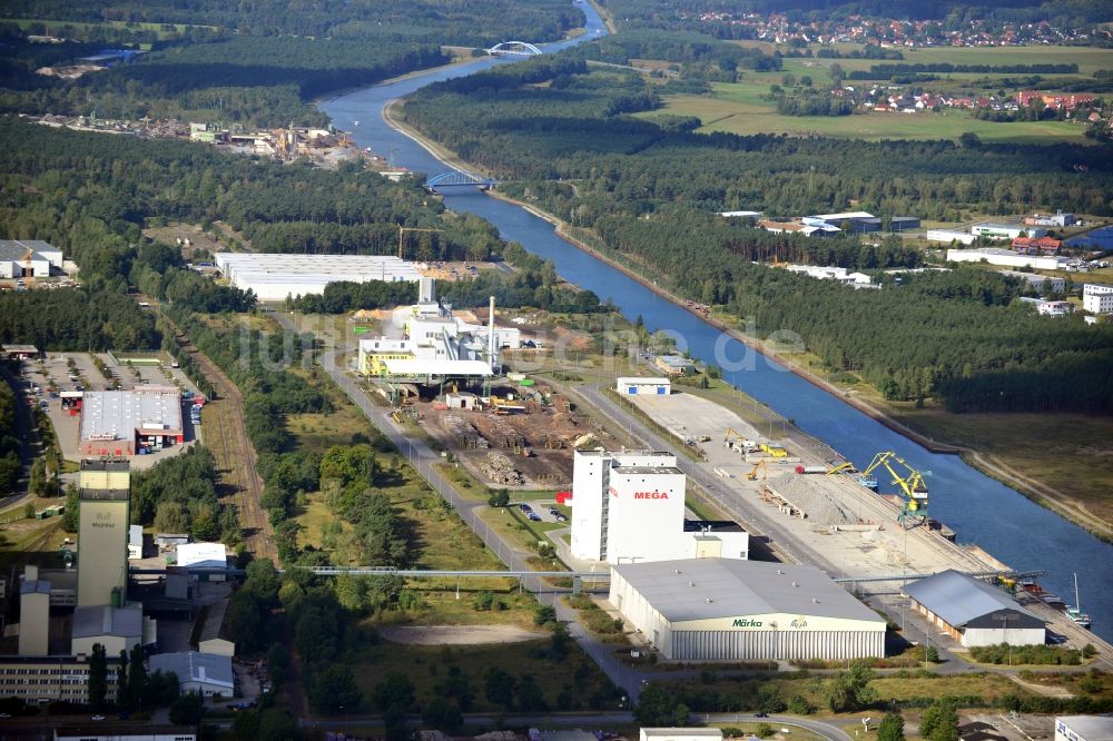 Eberswalde aus der Vogelperspektive: Industriegebiet am Binnenhafen im Eberswalder Stadtforst am Ufer des Oder-Havel-Kanals im Bundesland Brandenburg