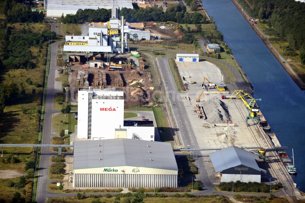 Eberswalde von oben - Industriegebiet am Binnenhafen im Eberswalder Stadtforst am Ufer des Oder-Havel-Kanals im Bundesland Brandenburg