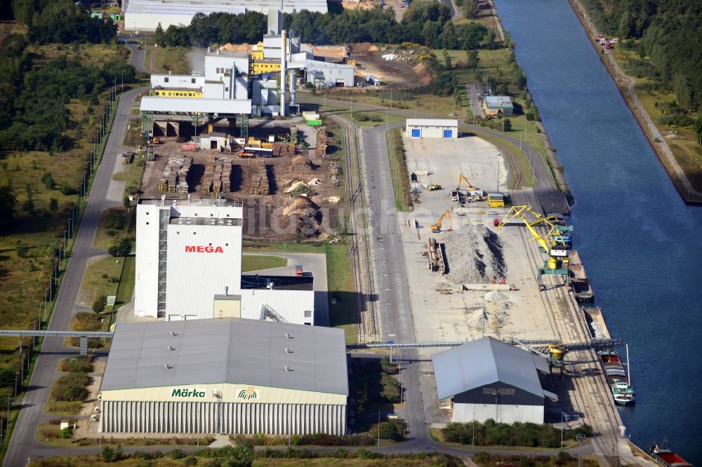 Eberswalde aus der Vogelperspektive: Industriegebiet am Binnenhafen im Eberswalder Stadtforst am Ufer des Oder-Havel-Kanals im Bundesland Brandenburg