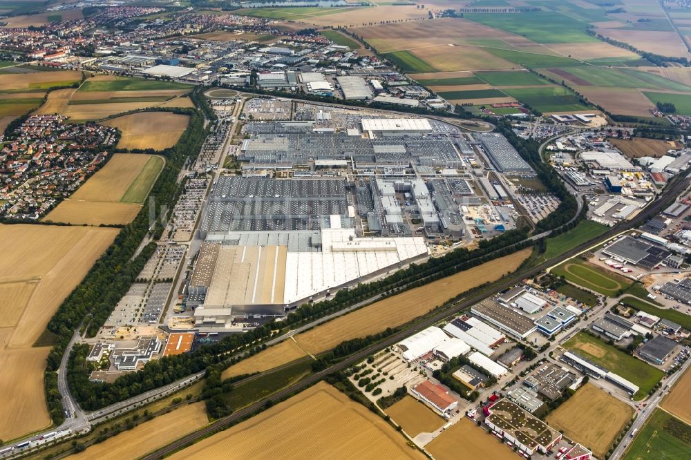 Luftaufnahme Regensburg - Industriegebiet des BMW - Automobil- Werkes in Regensburg im Bundesland Bayern