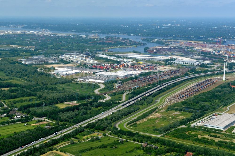 Hamburg aus der Vogelperspektive: Industriegebiet und Container Terminals entlang der Bundesautobahn A7 im Stadtteil Altenwerder in Hamburg