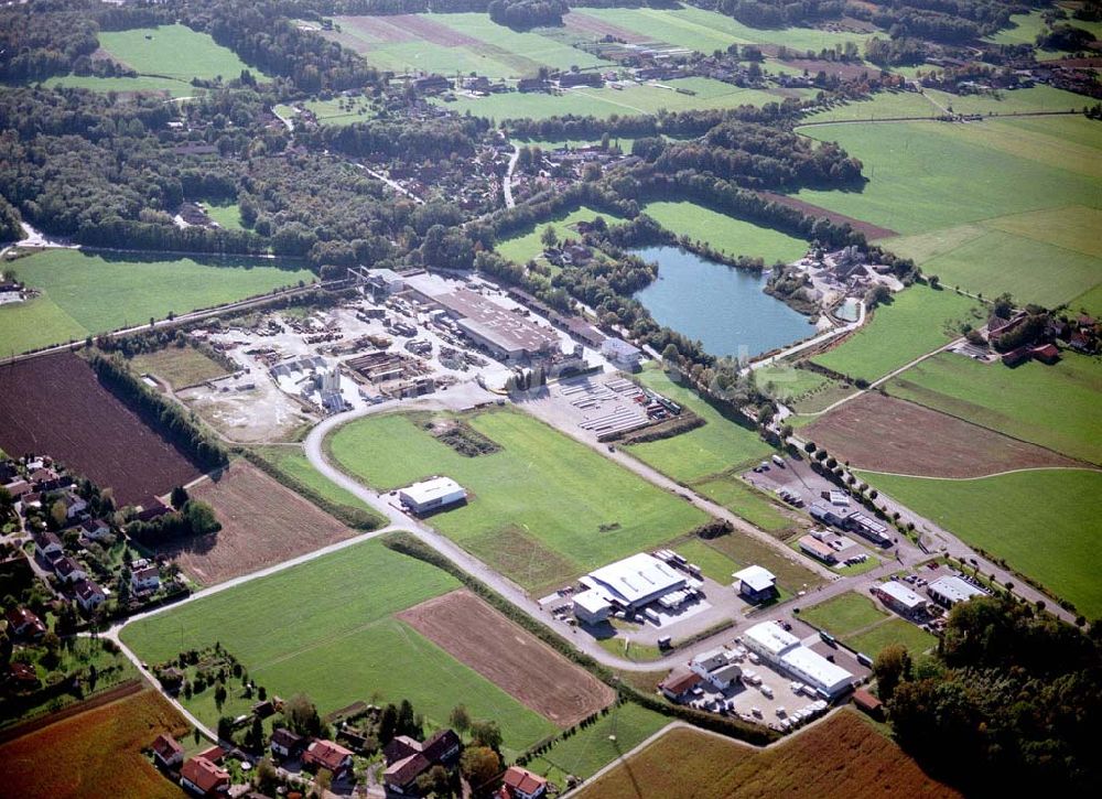 Luftaufnahme Freilassing / Bayern - Industriegebiet Freilassing - Süd der Unternehmensgruppe MAX AICHER an der B304 in Freilassing.