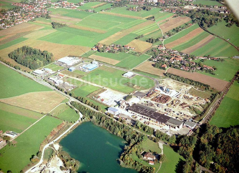 Luftaufnahme Freilassing / Bayern - Industriegebiet Freilassing - Süd der Unternehmensgruppe MAX AICHER an der B304 in Freilassing.