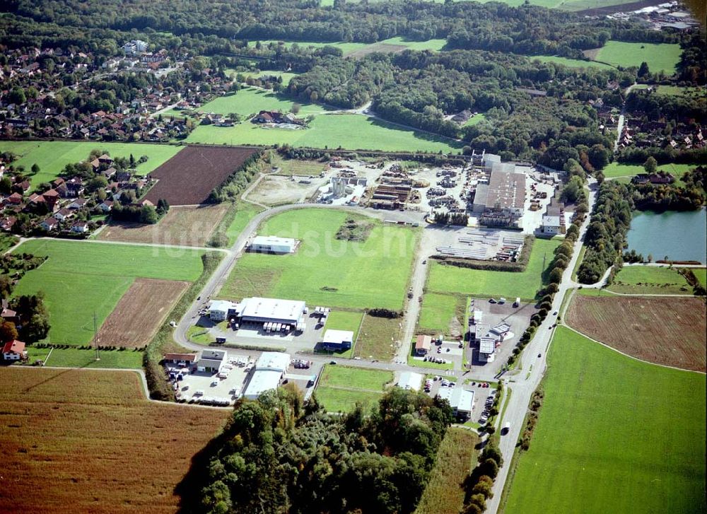 Freilassing / Bayern aus der Vogelperspektive: Industriegebiet Freilassing - Süd der Unternehmensgruppe MAX AICHER an der B304 in Freilassing.