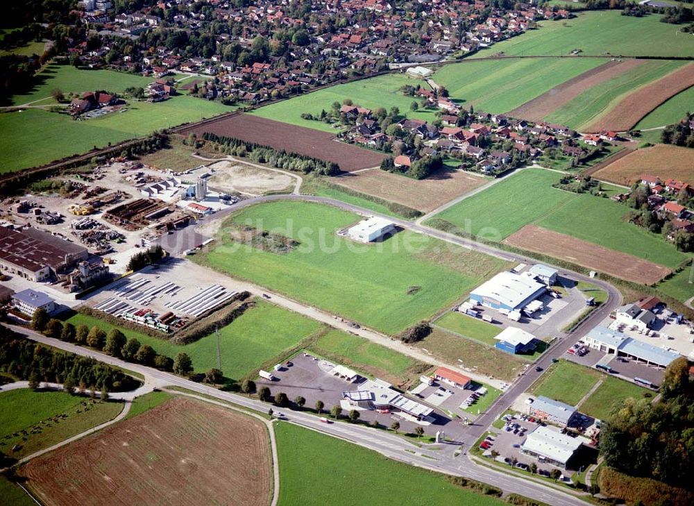 Luftaufnahme Freilassing / Bayern - Industriegebiet Freilassing - Süd der Unternehmensgruppe MAX AICHER an der B304 in Freilassing.