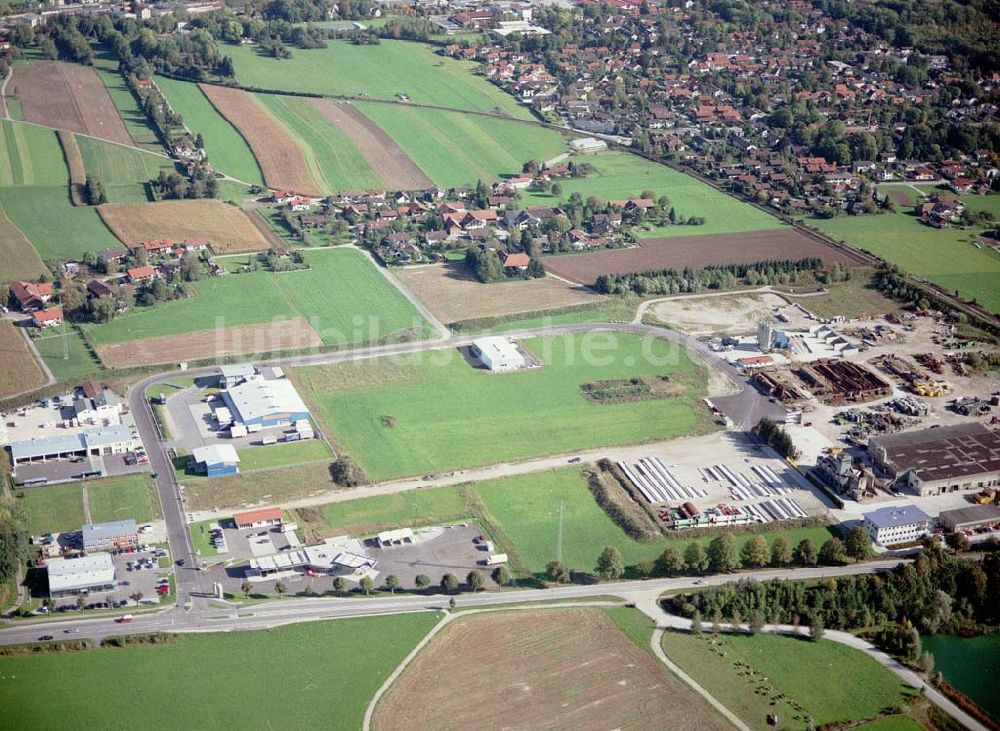 Freilassing / Bayern aus der Vogelperspektive: Industriegebiet Freilassing - Süd der Unternehmensgruppe MAX AICHER an der B304 in Freilassing.