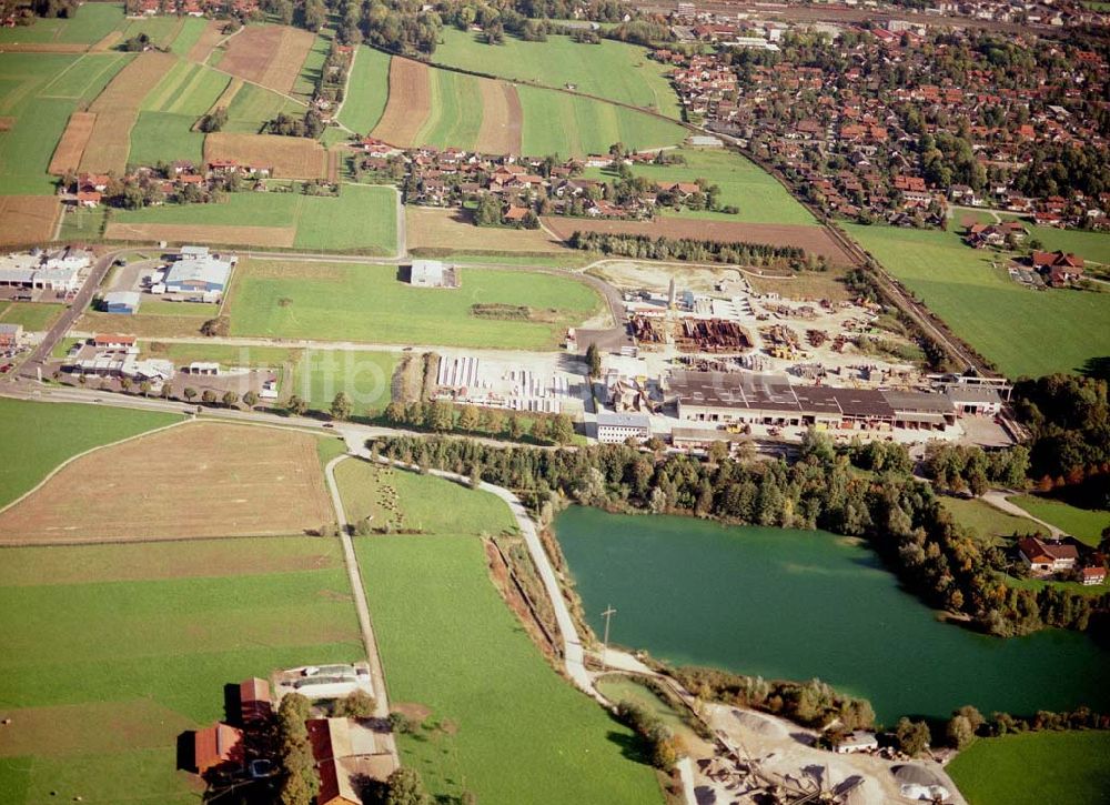 Luftaufnahme Freilassing / Bayern - Industriegebiet Freilassing - Süd der Unternehmensgruppe MAX AICHER an der B304 in Freilassing.