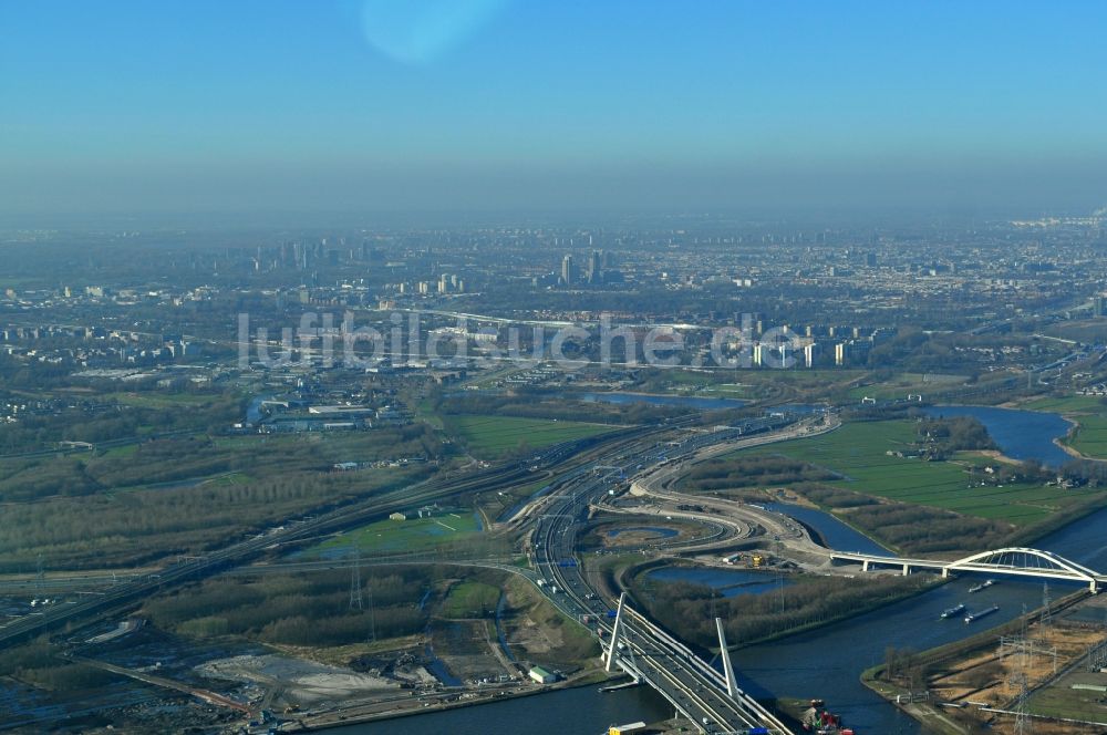 Luftbild Amsterdam - Industriegebiet des Heizkraftwerkes der Electriciteitscentrale Diemen von Amsterdam der Hauptstadt der Niederlande