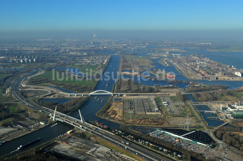 Amsterdam von oben - Industriegebiet des Heizkraftwerkes der Electriciteitscentrale Diemen von Amsterdam der Hauptstadt der Niederlande