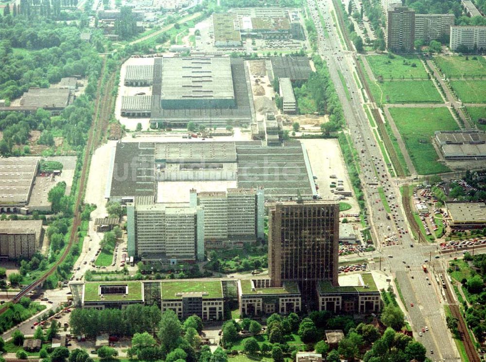 Berlin - Lichtenberg von oben - Industriegebiet an der Landsberger Allee in Berlin - Lichtenberg - Ecke Rhinstraße