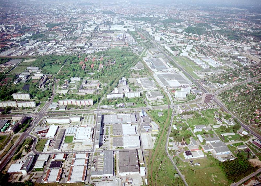 Berlin - Marzahn aus der Vogelperspektive: Industriegebiet Marzahn mit dem Werksgelände der HEIDENHAIN-MICROPRINT GmbH an der Rhinstraße 134 in 12681 BERLIN, Tel