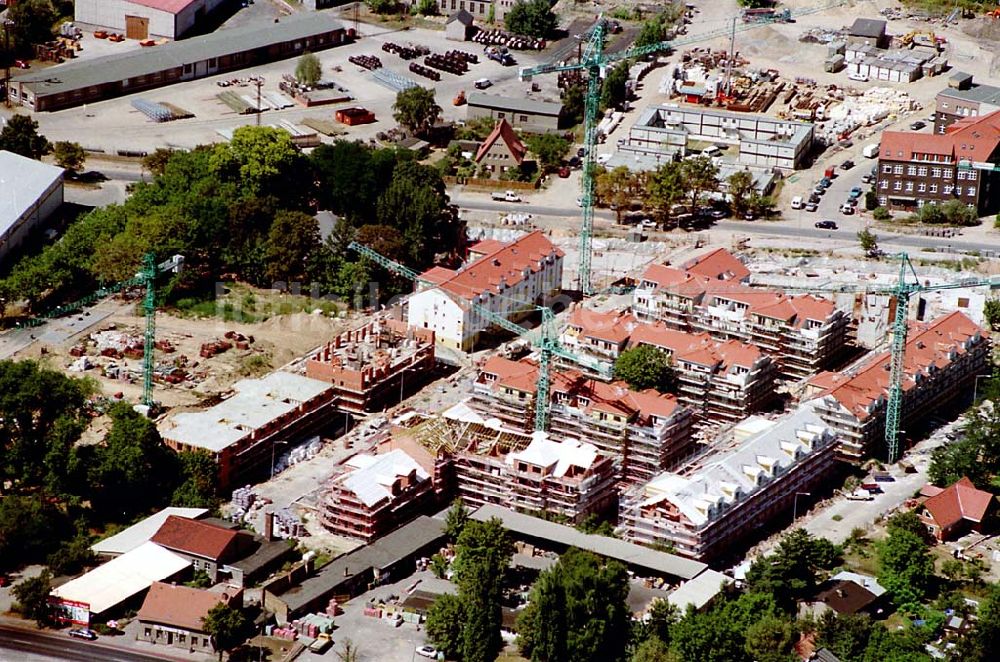 Teltow aus der Vogelperspektive: 09.08.1995 Industriegebiet und Neubaugebiet Teltow