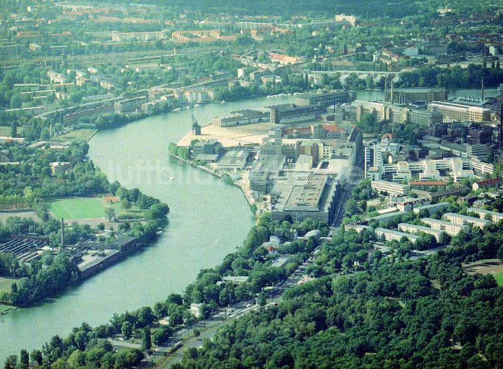 Berlin - Oberschöneweide von oben - Industriegebiet Oberschöneweide in Berlin - Schöneweide.