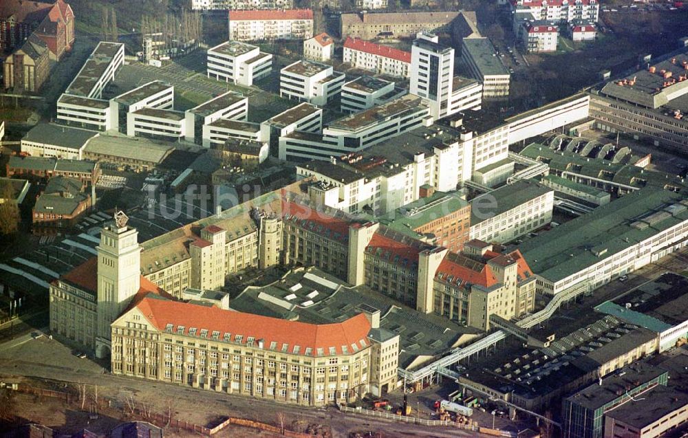 Berlin - Schöneweide aus der Vogelperspektive: Industriegebiet Oberschöneweide mit dem Gelände des ehemaligen Werkes für Fernsehelektronik / SAMSUNG.