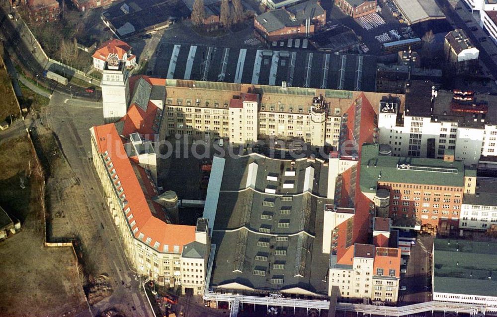 Berlin - Schöneweide aus der Vogelperspektive: Industriegebiet Oberschöneweide mit dem Gelände des ehemaligen Werkes für Fernsehelektronik / SAMSUNG.