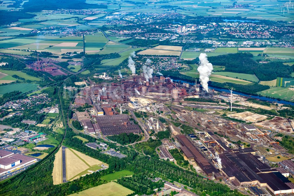 Salzgitter aus der Vogelperspektive: Industriegebiet des Stahlwerkes der Salzgitter AG in Salzgitter im Bundesland Niedersachsen