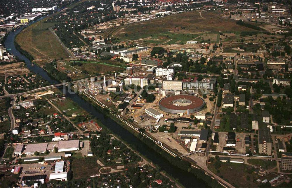 Berlin- Adlershof von oben - Industriegebiet am Teltowkanal in Berlin - Adlershof