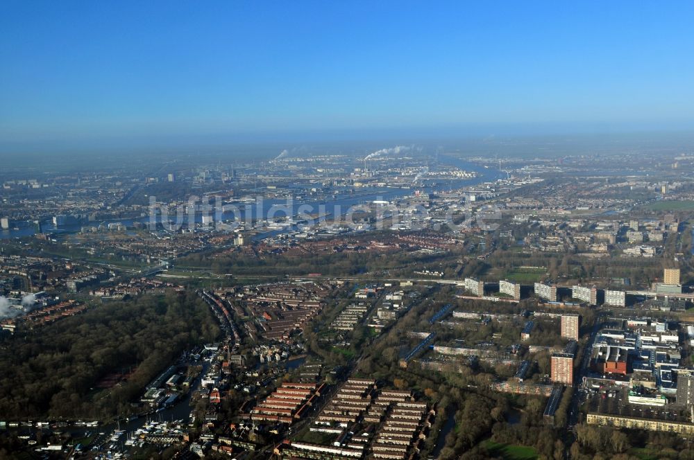 Amsterdam aus der Vogelperspektive: Industriegebiet Westhaven in Amsterdam in den Niederlanden