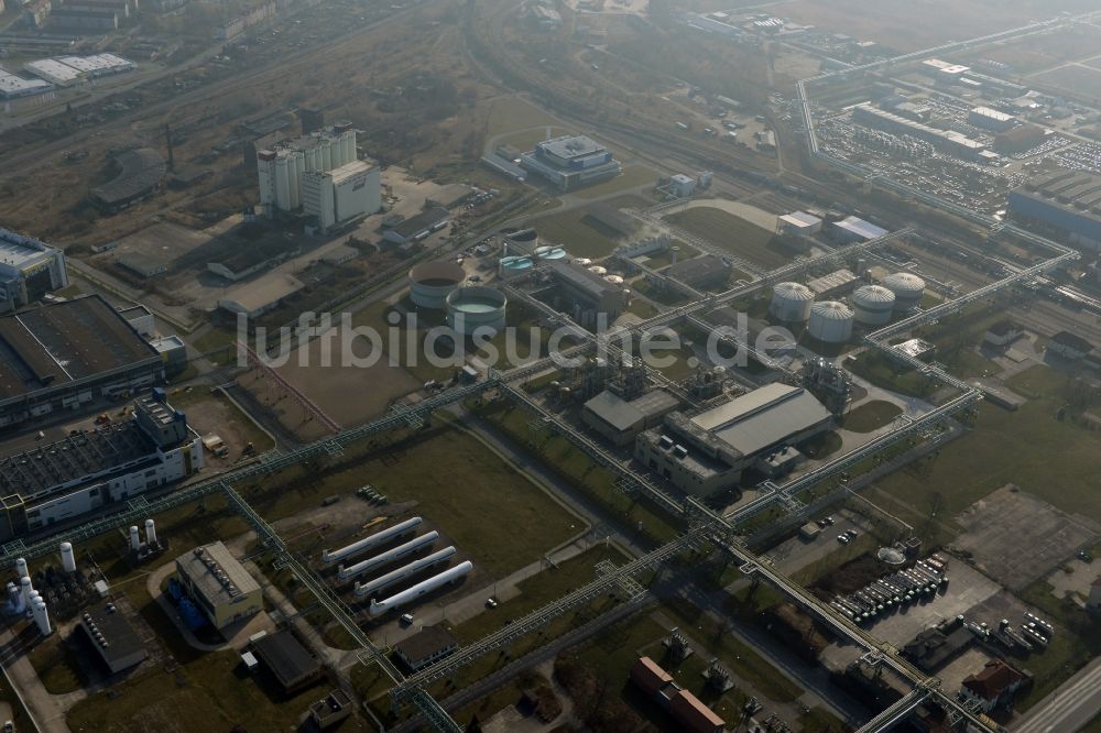 Luftbild Bitterfeld - Industriegebiete im Chemiepark Bitterfeld - Wolfen bei Bitterfeld im Bundesland Sachsen-Anhalt