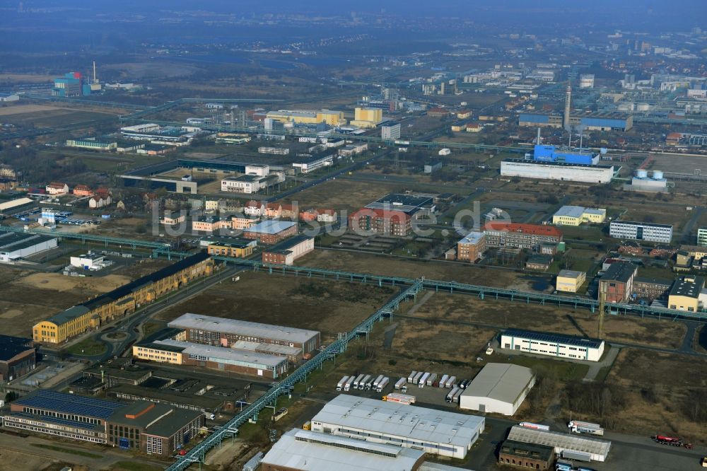 Bitterfeld von oben - Industriegebiete im Chemiepark Bitterfeld - Wolfen bei Bitterfeld im Bundesland Sachsen-Anhalt