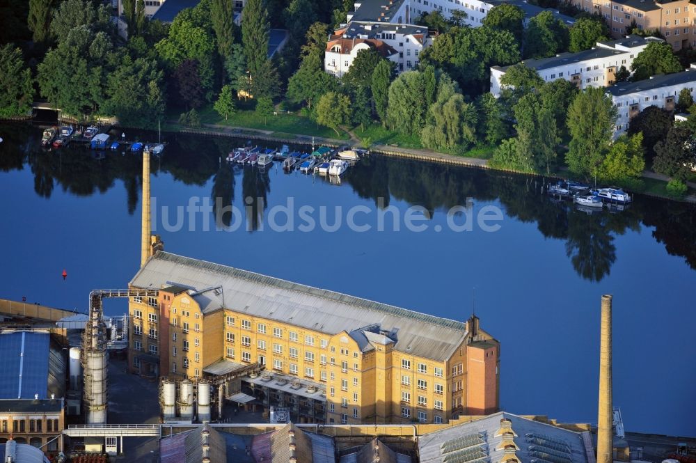 Luftbild Berlin - Industriegebäude auf dem Campus HTW Hochschule für Technik und Wirtschaft Berlin auf dem Gelände des ehemaligen Kabelwerks Oberspree in der Wilhelminenhofstraße in Oberschöneweide in Berlin