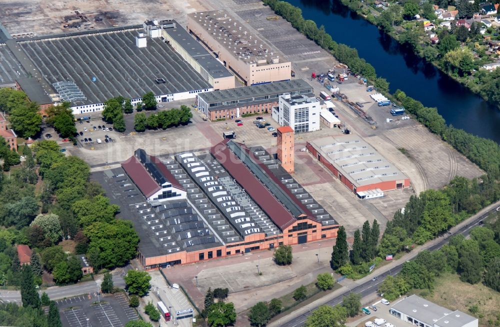 Luftaufnahme Berlin - Industriegelände am Berlin-Spandauer Schiffahrtskanal in Berlin