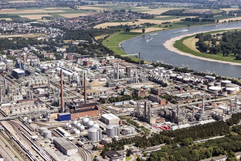 Köln von oben - Industriegelände Chempark (ehemals Bayerwerk Dormagen oder Chemiepark Dormagen) in Dormagen im Bundesland Nordrhein-Westfalen