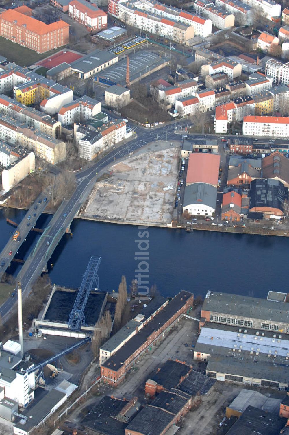 Luftaufnahme Berlin - Industriegelände an der Stubenrauchbrücke in Berlin