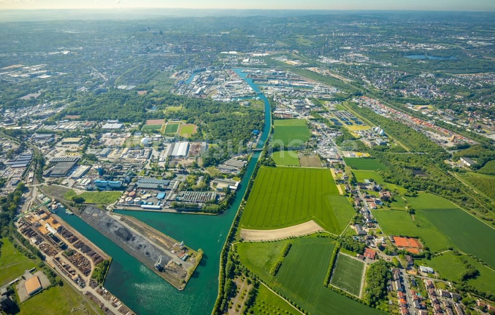 Dortmund von oben - Industriehafen Hardenberghafen in Dortmund im Bundesland Nordrhein-Westfalen, Deutschland