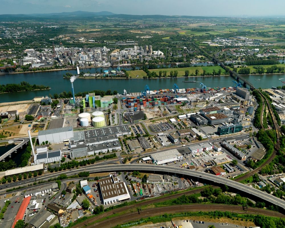 Mainz von oben - Industriehafen und Industriegelände im Norden von Mainz im Bundesland Rheinland-Pfalz