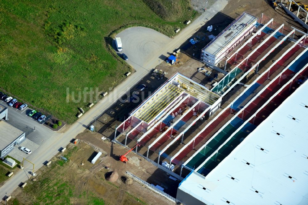 Kirchlengern von oben - Industrieneubau auf dem Werksgelände der MME Technology AG in Kirchlengern in Nordrhein-Westfalen